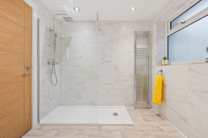 Family Bathroom- click for photo gallery